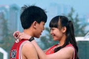 球场边的对视，球衣里的心跳：这是我们最甜蜜的校园爱情