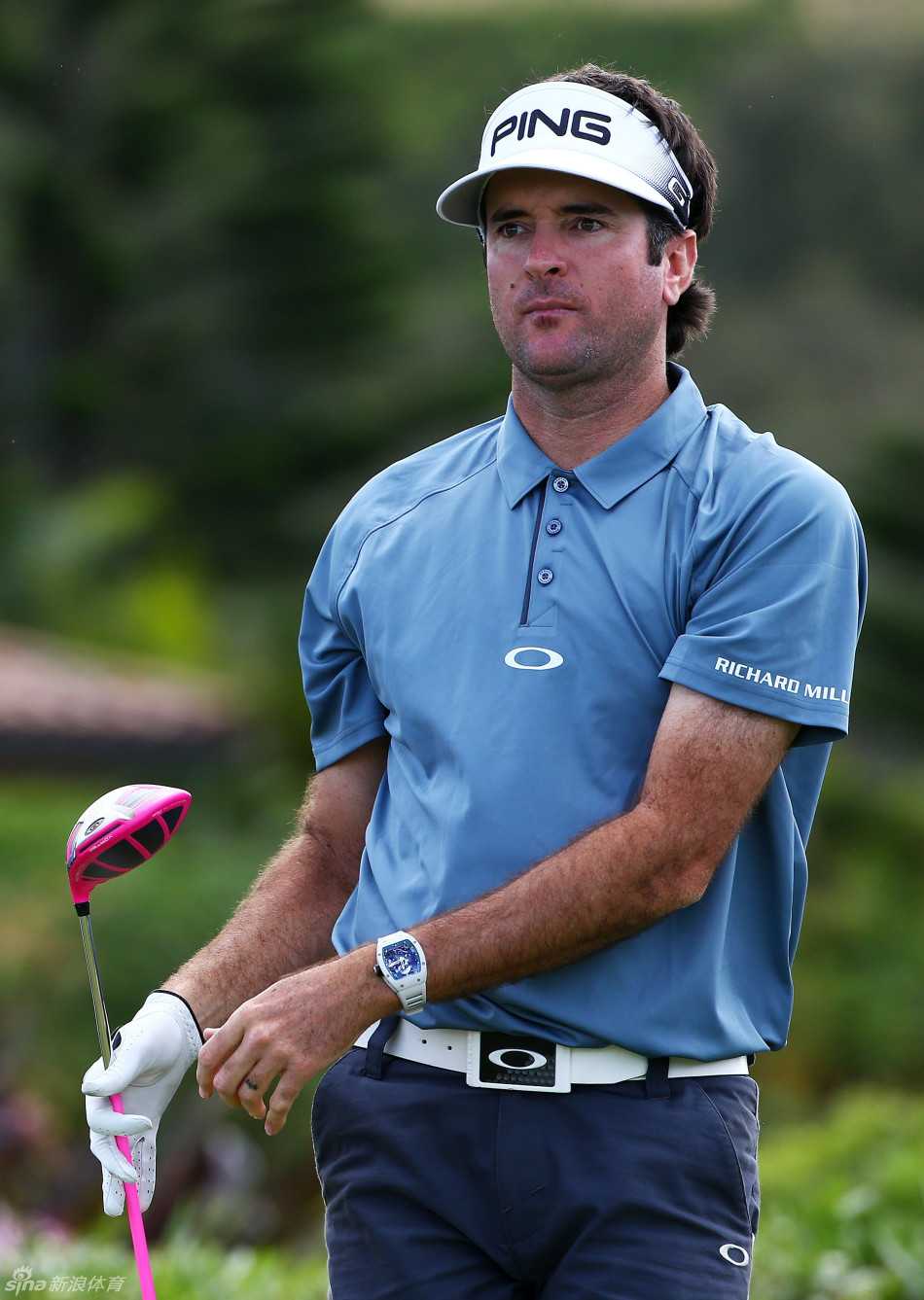 卫冕冠军帕特里克·瑞德在赛前神情坚毅地望向卡帕鲁瓦的球道，他正聚精会神地思考策略，决心再次征服这片曾带给他荣耀的战场