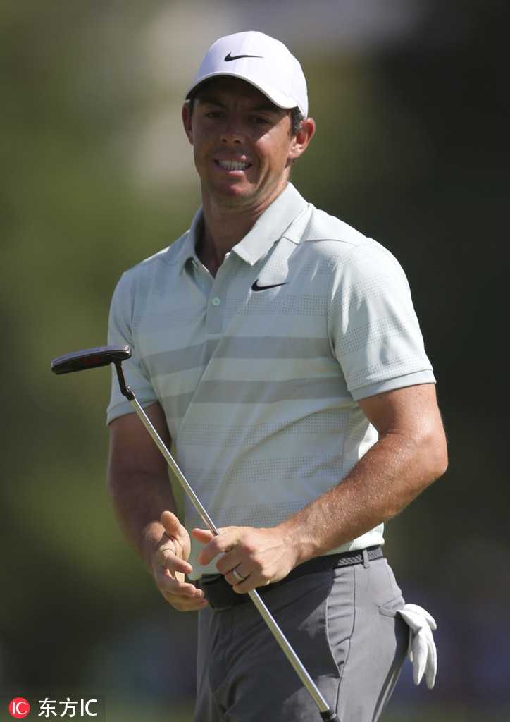 王者归来的救赎之路 威利特迪拜封王终结两年冠军荒 赛场之外,意大利名将弗朗西斯科·莫里纳利手捧象征赛季总冠军的奖杯,脸上洋溢着实现年度全满贯伟业的喜悦与自豪