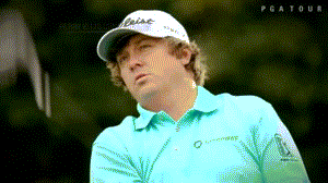 杜夫纳看似随意地挠头，眼神却若有所思，仿佛正在脑海中反复推演着下一杆的策略与路线。