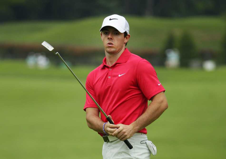 夺冠瞬间，麦克罗伊紧握双拳仰天怒吼，积压了一整场的情绪彻底释放，展现出前所未有的霸气与张扬。