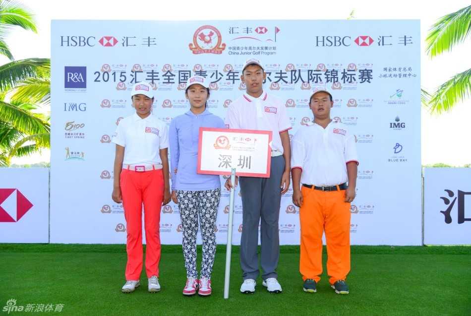 北京队的小将迎风而立，优雅流畅的挥杆动作一气呵成，尽显平日刻苦训练的扎实功底。