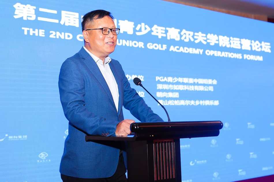 论坛对话环节，梁文冲、沈灏、吴所谓三位嘉宾围绕团队赛主题深入交流，现场思想碰撞，妙语连珠。