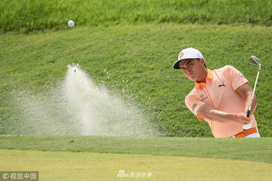 百届PGA锦标赛的激情与回响:科普卡卫冕伍兹归来 决赛轮观众人山人海,跟随领先组涌向最后的果岭