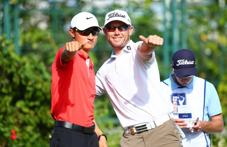 赛事结束后，李昊桐与朋友们聚在一起，面对镜头绽放出最灿烂无邪的笑容，定格了青春与胜利最美的瞬间。