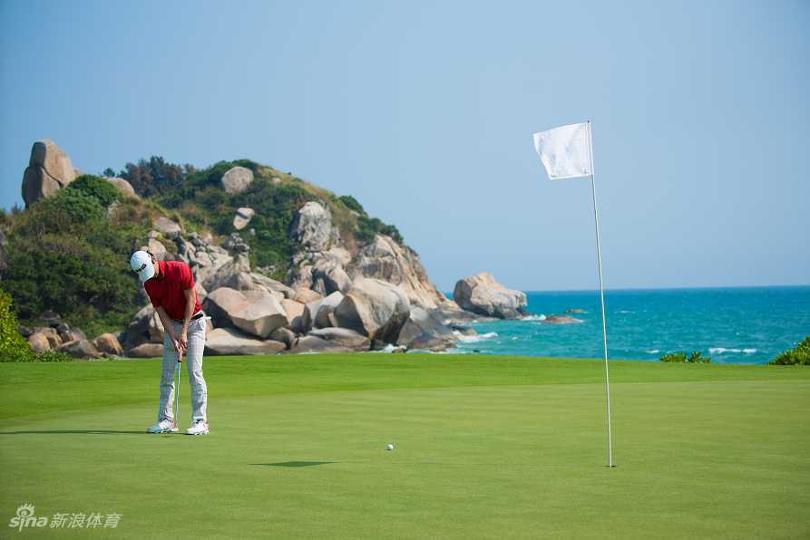 夕阳下的神州半岛球场宁静美丽，预示着精彩赛事即将上演
