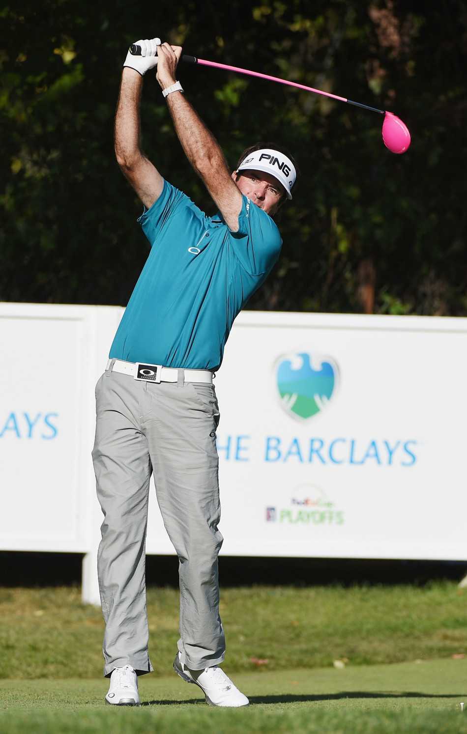 保罗凯西在开球台上优雅转身，一号木击出的白球在空中划出一道优美有力的弧线。