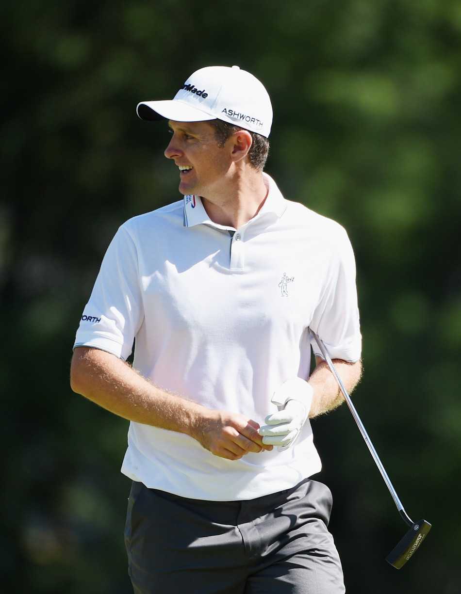 李真明在比赛中露出沉着坚定的目光，展现出职业高尔夫球员在压力下的专注与决心。